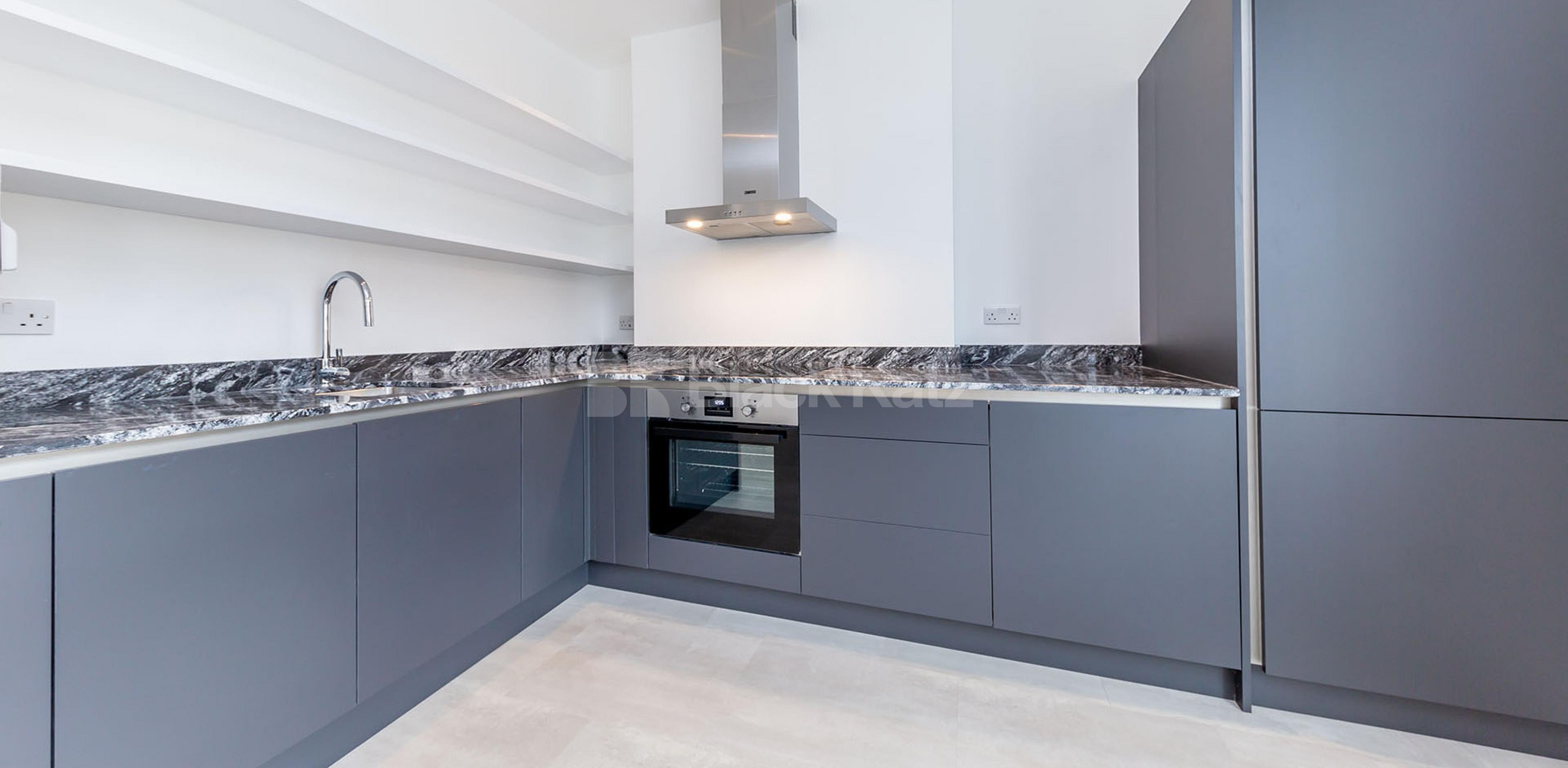 			NEWLY REFURBISHED & ROOF TERRACE! , 1 Bedroom, 1 bath, 1 reception Flat			 York Way, CAMDEN N7